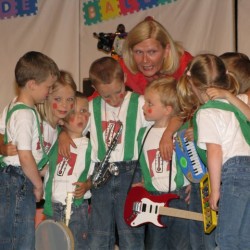 Muzikantjes (2) - Toneelvereniging Plankenkoorts 